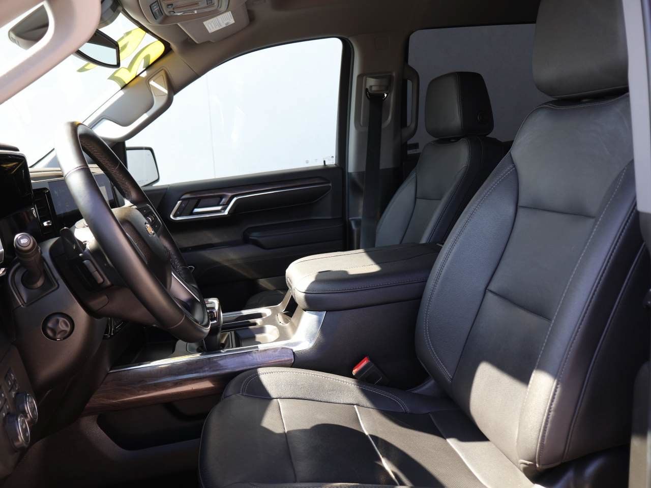 Used 2024 Chevrolet Silverado 1500 LTZ AWD/4WD image 9