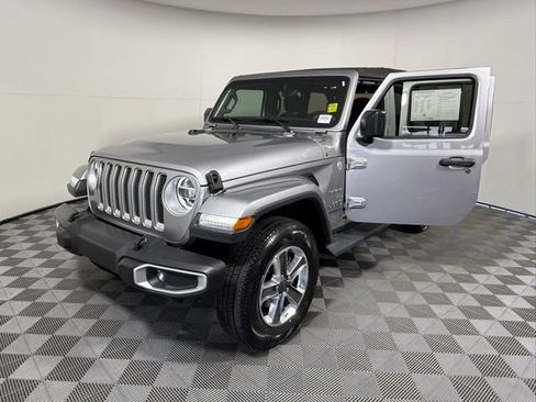 Used 2019 Jeep Wrangler Unlimited Sahara image 3