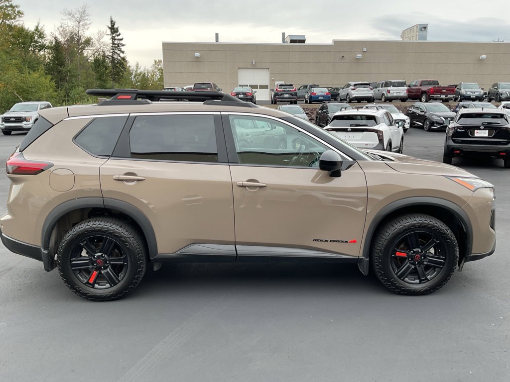 Used 2025 Nissan Rogue SV AWD/4WD image 4