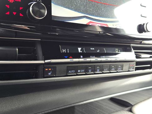 Certified 2024 Toyota Sienna XSE image 34