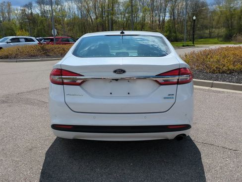 Used 2017 Ford Fusion SE w/ Fusion SE Technology Package FWD image 7