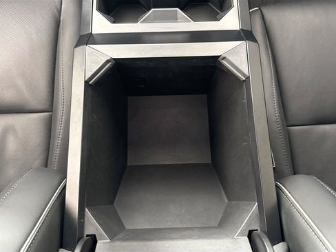 Used 2024 Tesla Cybertruck AWD Crew Cab image 30