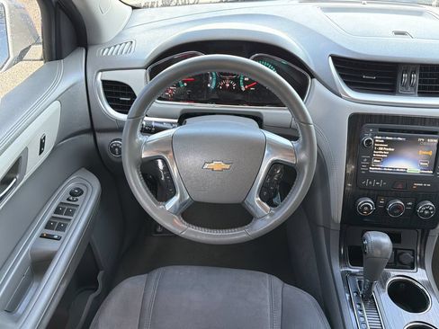 Used 2016 Chevrolet Traverse LT FWD image 12