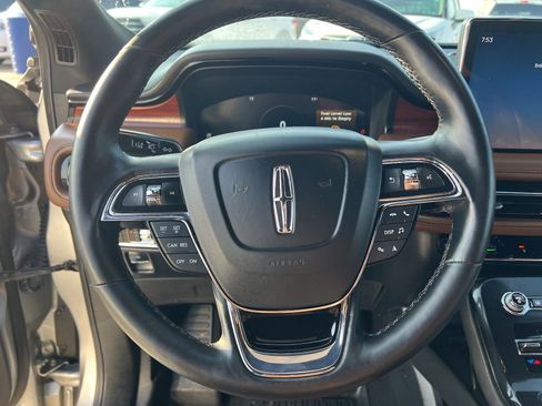 Used 2022 Lincoln Nautilus Reserve image 17