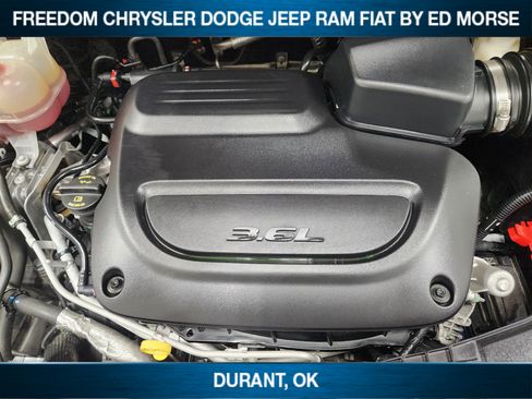 Used 2023 Chrysler Pacifica Touring-L FWD image 23