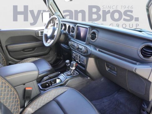 Used 2023 Jeep Gladiator Overland image 16