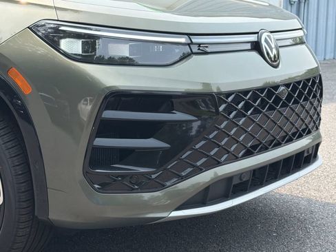 New 2026 Volkswagen Tiguan SEL R-Line AWD/4WD image 4