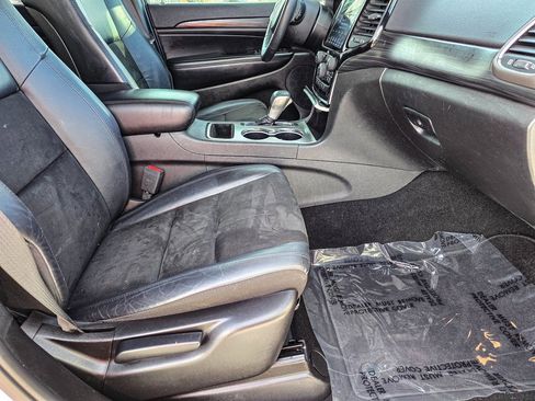 Used 2019 Jeep Grand Cherokee Altitude image 37