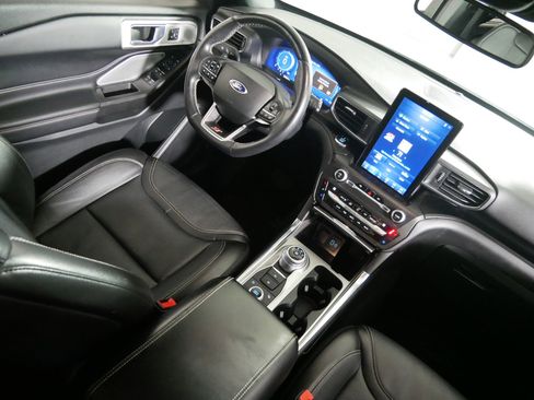 Used 2020 Ford Explorer ST w/ ST Street Pack image 9