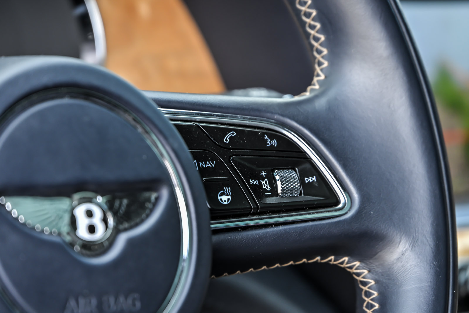 Certified 2023 Bentley Bentayga Extended Wheelbase AWD/4WD image 27