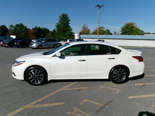 Used 2016 Nissan Altima 2.5 SL w/ 2.5 Technology Package FWD image 4