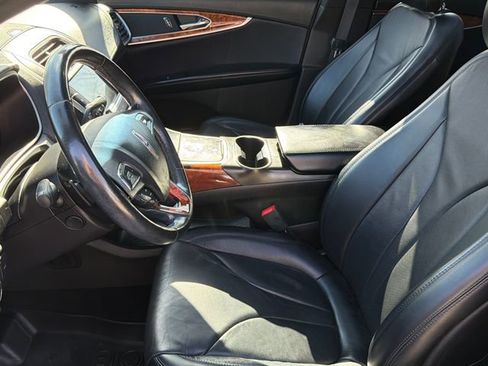 Used 2017 Lincoln MKX Reserve w/ Lincoln MKX Climate Package image 22