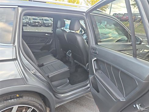 Certified 2023 Volkswagen Tiguan SEL R-Line image 31