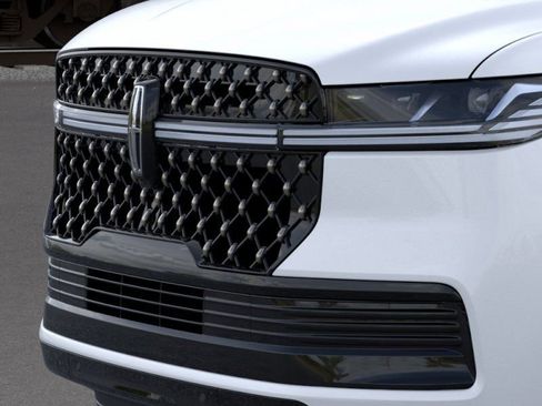 New 2026 Lincoln Navigator Black Label AWD/4WD image 17
