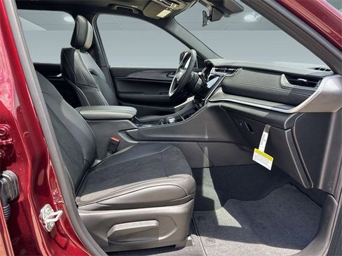 New 2025 Jeep Grand Cherokee L Altitude image 26