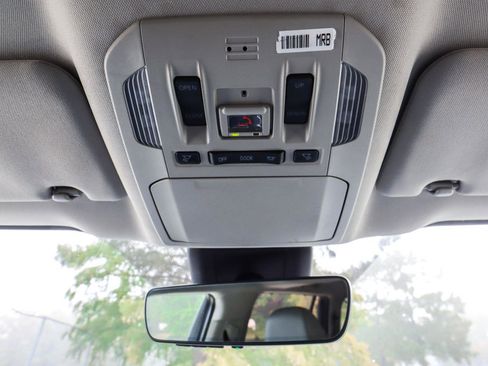 Used 2020 Toyota Highlander XLE image 38