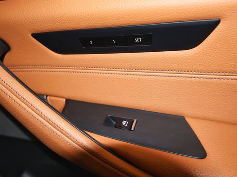 Used 2020 BMW M550i xDrive w/ Dynamic Handling Package image 49