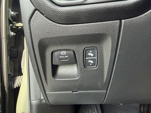 Used 2026 RAM 1500 Laramie AWD/4WD image 13