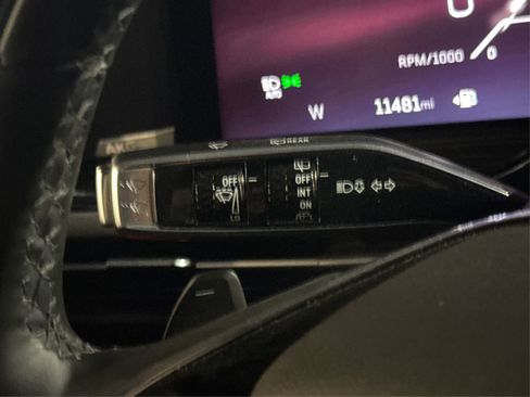 Used 2025 Cadillac Escalade Premium Luxury image 33