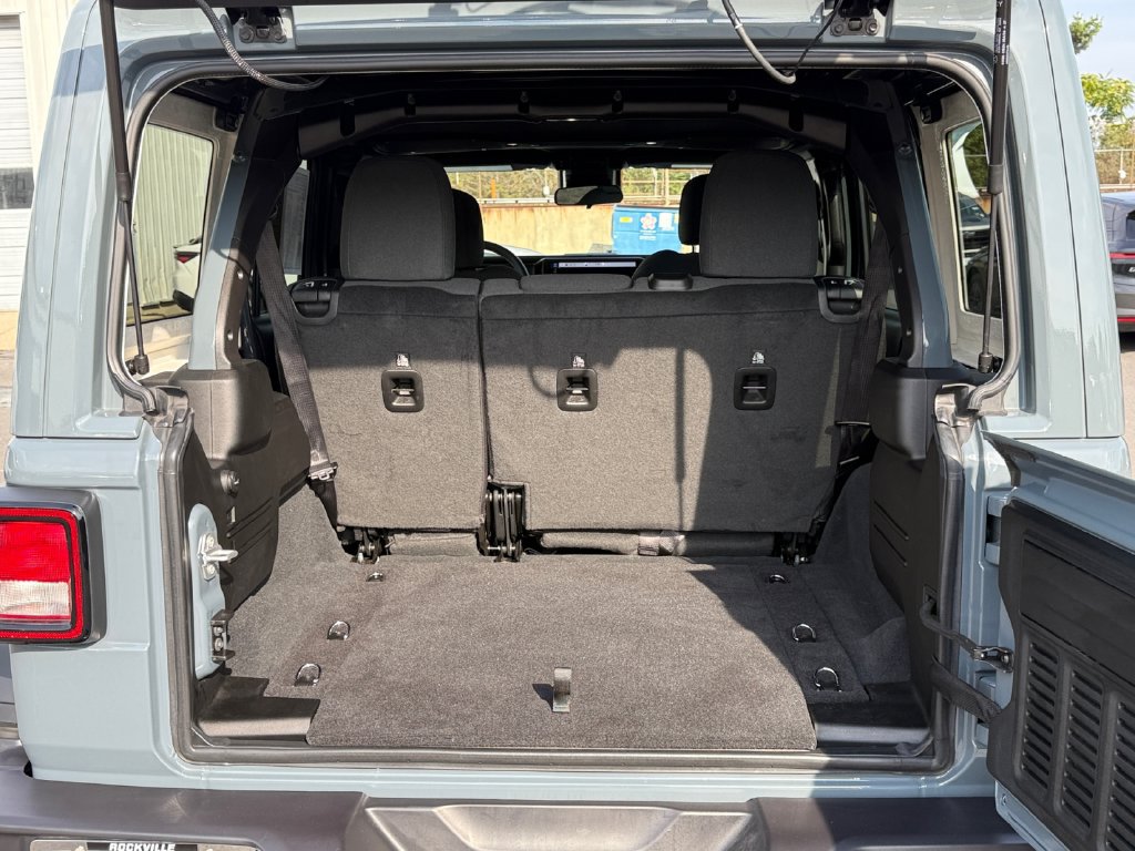 Used 2025 Jeep Wrangler Unlimited Sport AWD/4WD image 25
