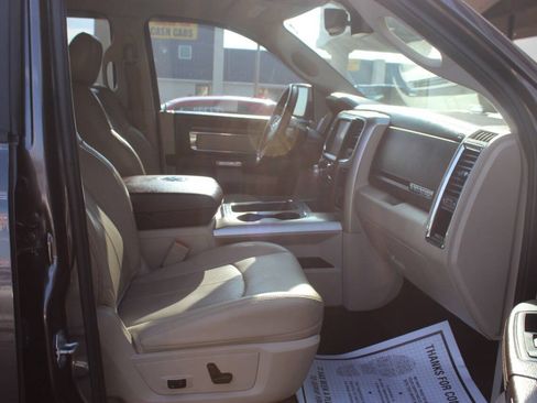 Used 2018 RAM 1500 Laramie w/ Convenience Group AWD/4WD image 9