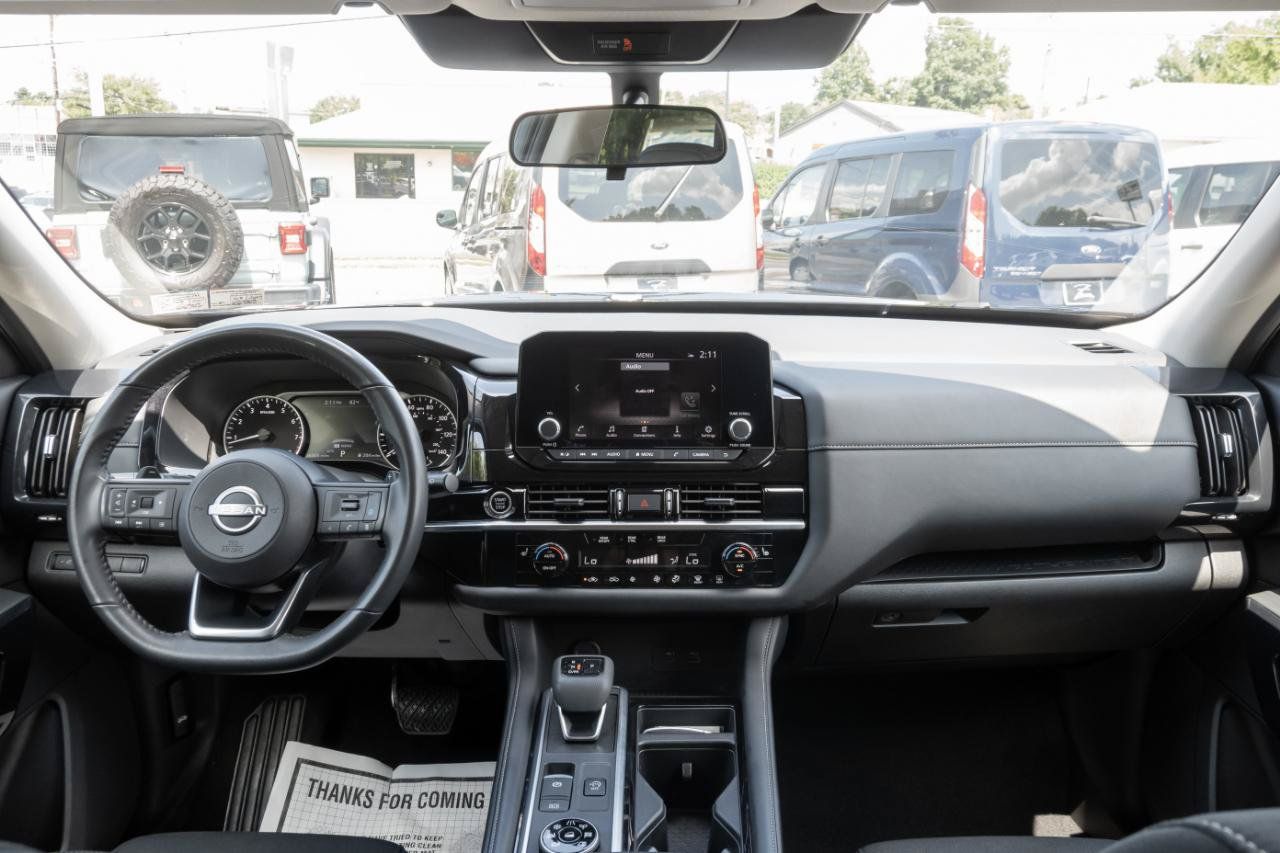 Used 2024 Nissan Pathfinder SV w/ Black Appearance Package AWD/4WD image 2