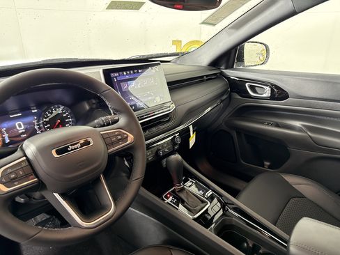 New 2026 Jeep Compass Latitude image 24