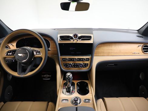 Certified 2025 Bentley Bentayga Extended Wheelbase AWD/4WD image 34
