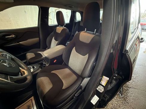 Used 2014 Jeep Cherokee Sport image 11