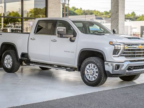 Used 2024 Chevrolet Silverado 2500 LTZ AWD/4WD image 4
