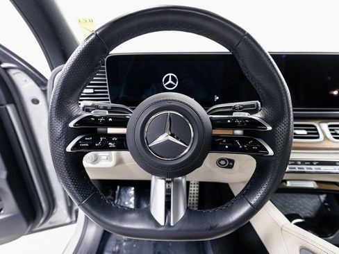 Used 2025 Mercedes-Benz GLS 450 4MATIC image 12