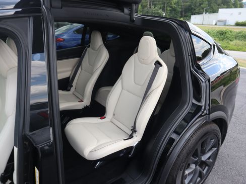 Used 2022 Tesla Model X Plaid AWD/4WD image 3