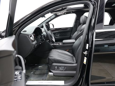 Used 2020 Bentley Bentayga Plug-In Hybrid AWD/4WD image 15
