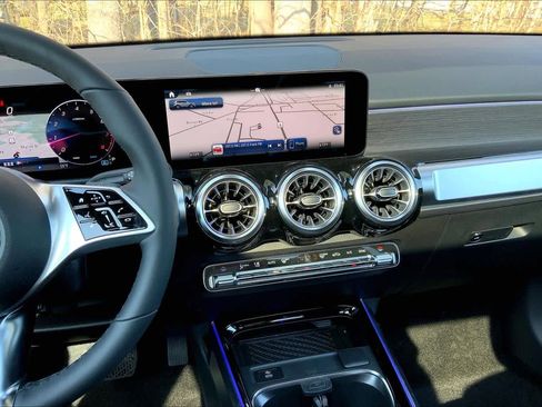 New 2026 Mercedes-Benz GLB 250 4MATIC image 6