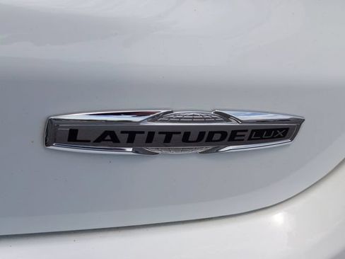 Used 2023 Jeep Compass Latitude AWD/4WD image 39