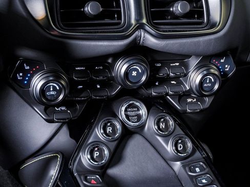 Used 2023 Aston Martin V8 Vantage Coupe image 30