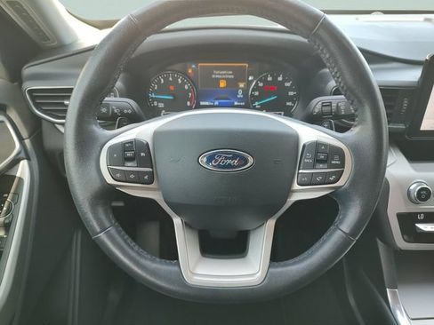 Used 2020 Ford Explorer XLT w/ Equipment Group 202A RWD image 11