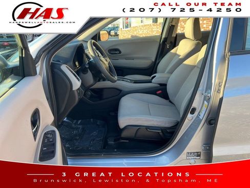 Used 2018 Honda HR-V LX image 7