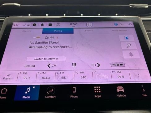 Used 2025 Jeep Grand Cherokee Limited w/ Black Appearance Package image 28