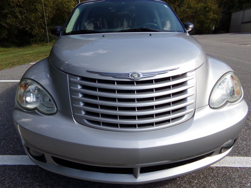 Used 2008 Chrysler PT Cruiser Touring FWD image 3