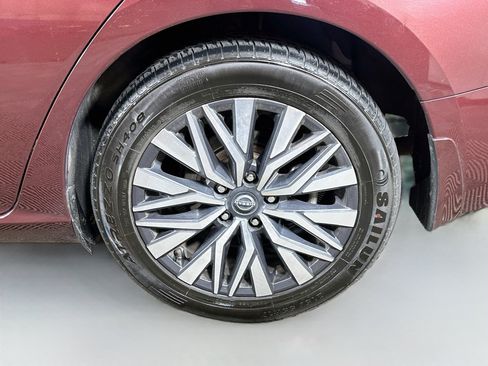 Used 2024 Nissan Altima 2.5 SV w/ SV Premium Package FWD image 30