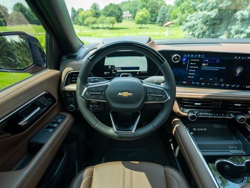 Used 2026 Chevrolet Suburban High Country AWD/4WD image 14