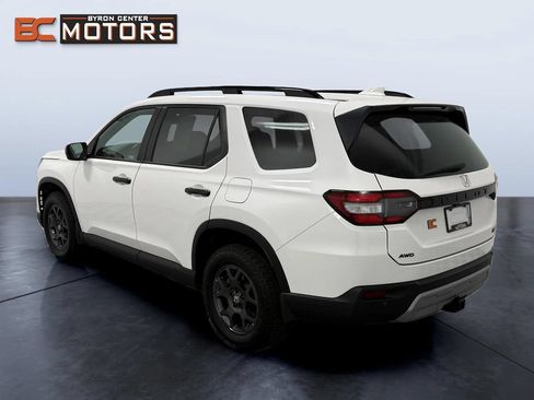 Used 2023 Honda Pilot TrailSport image 4