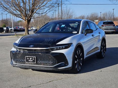 Used 2025 Toyota Crown Platinum image 2