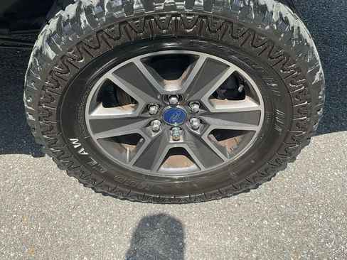 Used 2017 Ford F150 XLT w/ Equipment Group 302A Luxury image 10