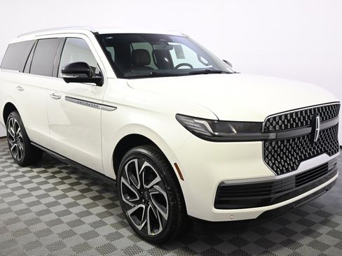 New 2026 Lincoln Navigator Reserve image 8