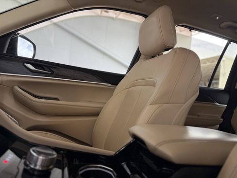 Used 2022 Jeep Grand Cherokee Limited w/ Luxury Tech Group II image 39