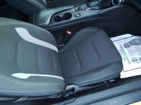 Used 2021 Chevrolet Camaro LT image 9