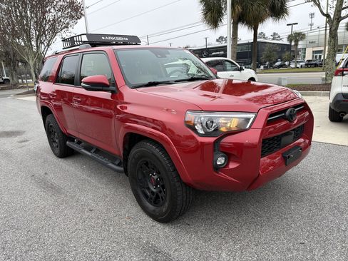 Used 2022 Toyota 4Runner SR5 Premium w/ Moonroof Package image 2