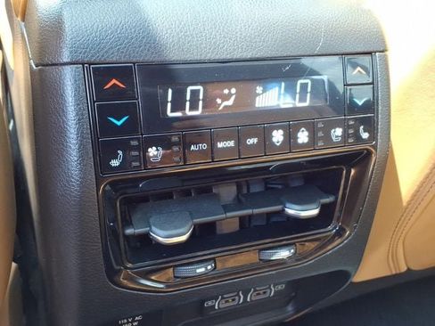 Used 2023 Jeep Grand Cherokee Summit AWD/4WD image 17
